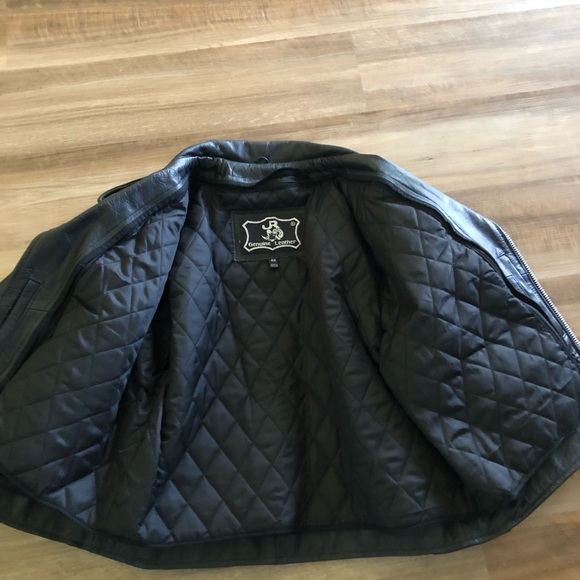 Like New Men’s Black Leather Motorcycle Jacket - Picture 5 of 9